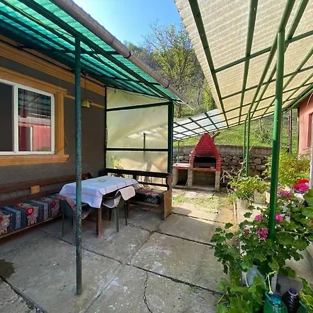 Casa- Viata La Tara Holiday home Bucuresci