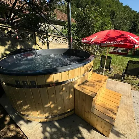 Casa- Viata La Tara Holiday home Bucuresci